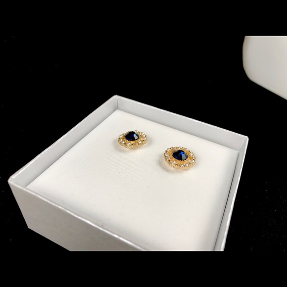 ✅🆕❤️Dark sapphire surrounded by crystal earrings - Picture 2 of 6